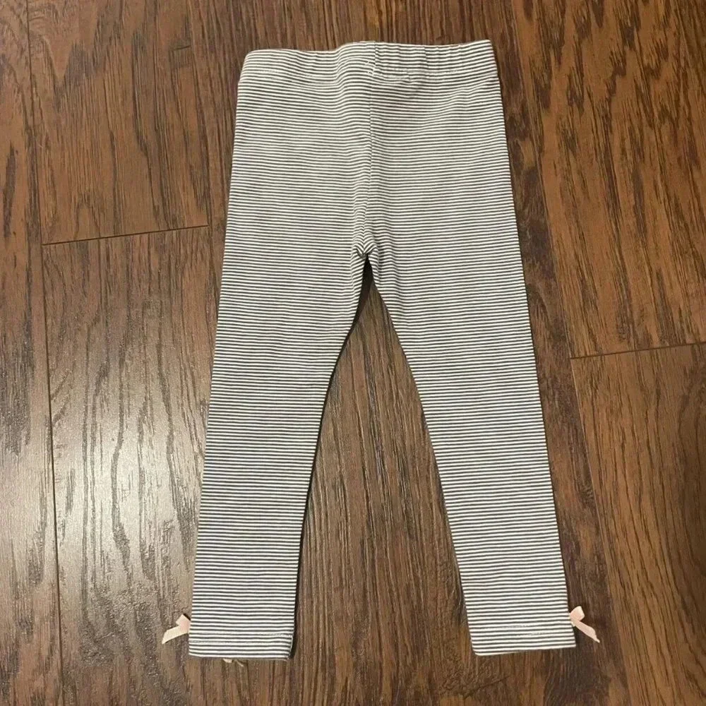 Non Branded Gray Striped Leggings With a Bow Size 24 Months